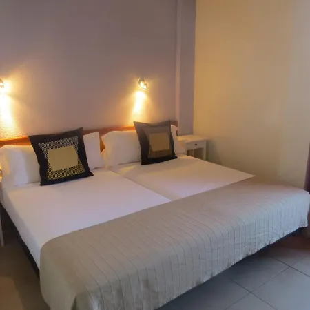 Cozy One Bedroom Apartment, Pool, Next Restaurants, Shops And The Beach In Tenerife South