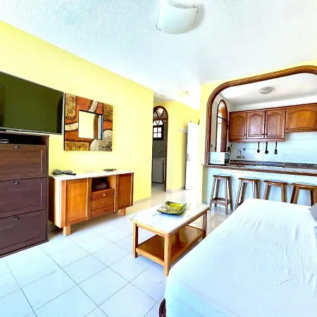 Cozy One Bedroom Apartment, Pool, Next Restaurants, Shops And The Beach In Tenerife South Costa Adeje (Tenerife)