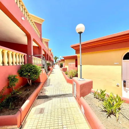 Apartamento Cozy One Bedroom Apartment, Pool, Next Restaurants, Shops And The Beach In Tenerife South