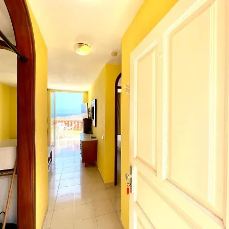 Cozy One Bedroom Apartment, Pool, Next Restaurants, Shops And The Beach In Tenerife South Apartamento Costa Adeje (Tenerife)