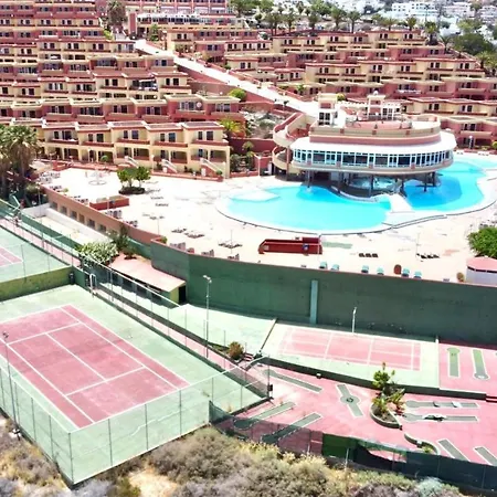 Cozy One Bedroom Apartment, Pool, Next Restaurants, Shops And The Beach In Tenerife South *