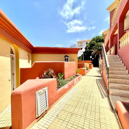Cozy One Bedroom Apartment, Pool, Next Restaurants, Shops And The Beach In Tenerife South *