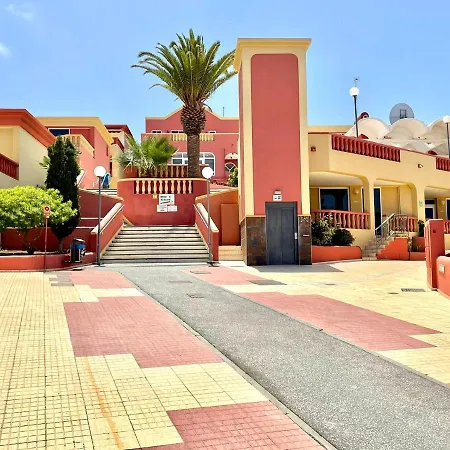 Cozy One Bedroom Apartment, Pool, Next Restaurants, Shops And The Beach In Tenerife South *