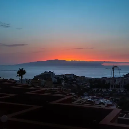 Cozy One Bedroom Apartment, Pool, Next Restaurants, Shops And The Beach In Tenerife South *