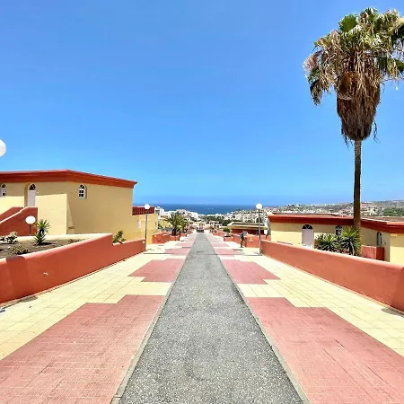 Cozy One Bedroom Apartment, Pool, Next Restaurants, Shops And The Beach In Tenerife South Apartment *